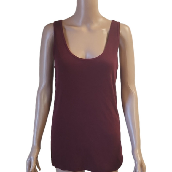 Old Navy Tops - 𝅺Old navy ribbed tank top color burgundy slim fit (code-P145)